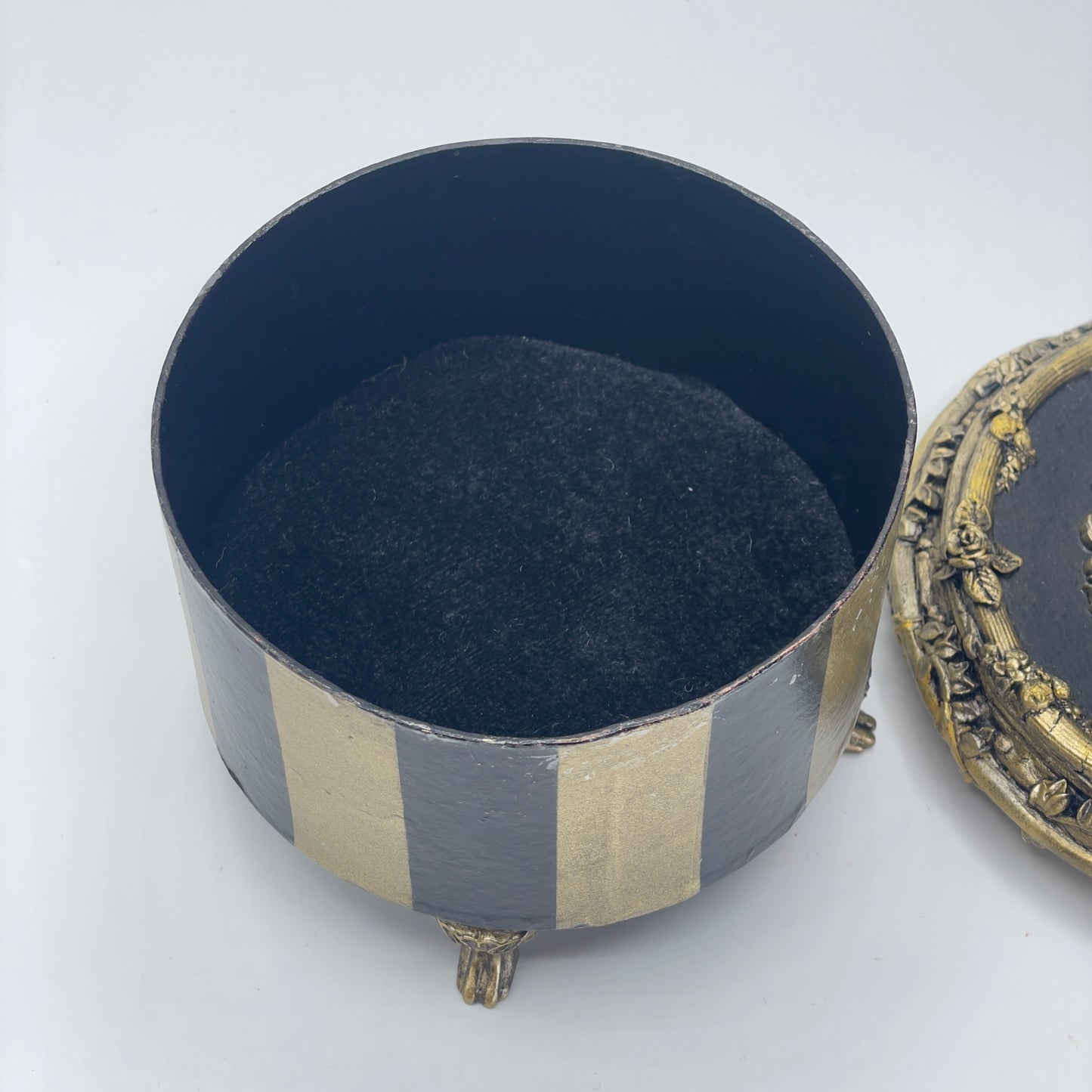 Boîte de Rangement « Petit Golem Noir 2.0 »